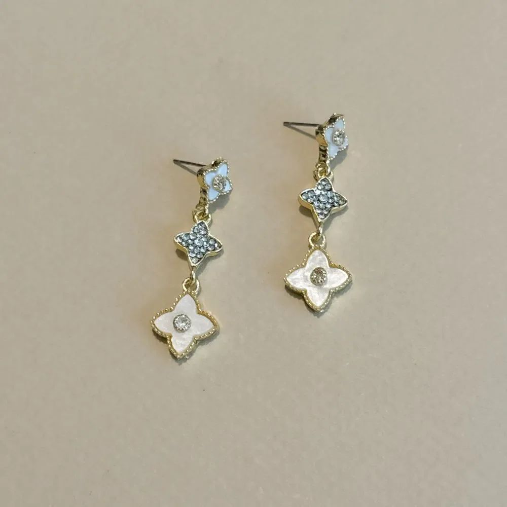 Flower drop earrings M1040